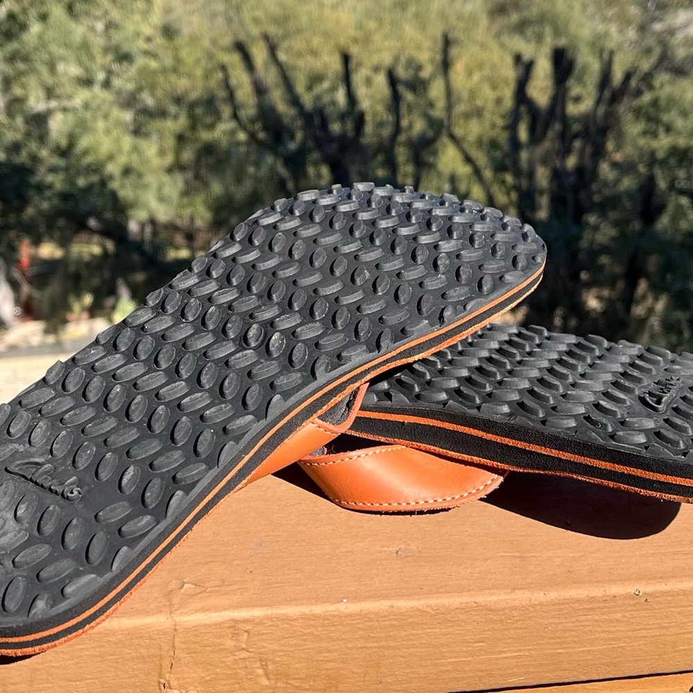 Clarks FLIP-FLOPS (10 M) orange tan LEATHER contoured footbed, fabric toe straps - Picture 5 of 5